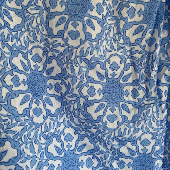 NWT Vineyard Vines blue white tile medallion print top S - Picture 6 of 9